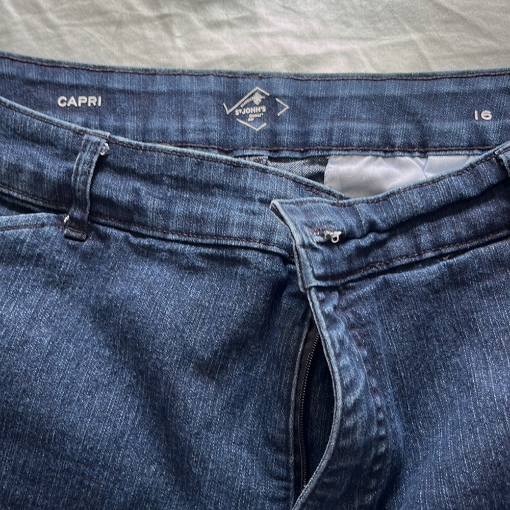 Capris - Picture 2 of 3